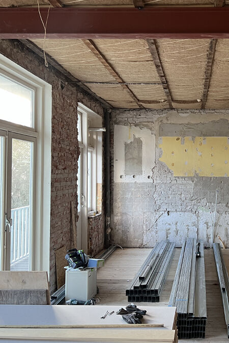 Binnenzicht van een appartement in Amsterdam tijdens de renovatie